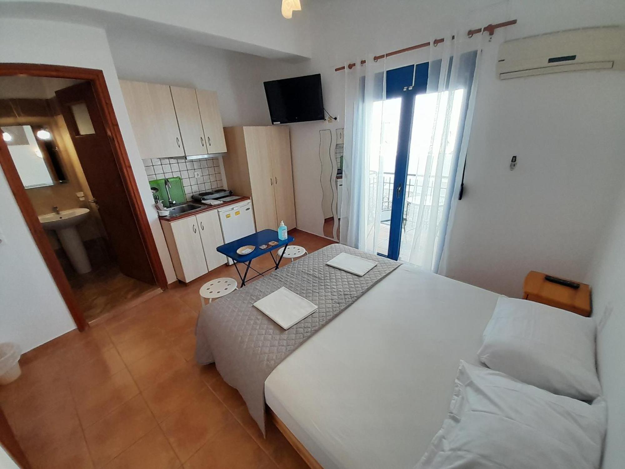 Lydia Mare Aparthotel Ágios Kírykos Room photo