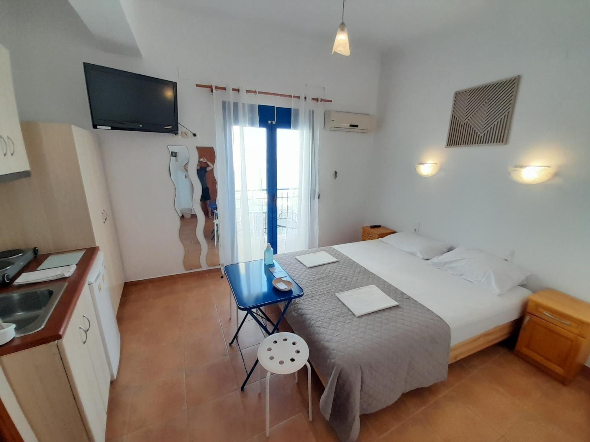 Lydia Mare Aparthotel Ágios Kírykos Room photo