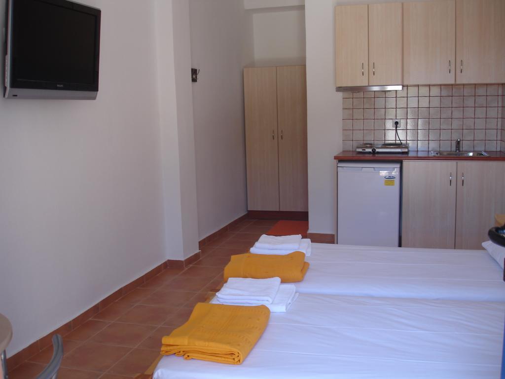 Lydia Mare Aparthotel Ágios Kírykos Exterior photo